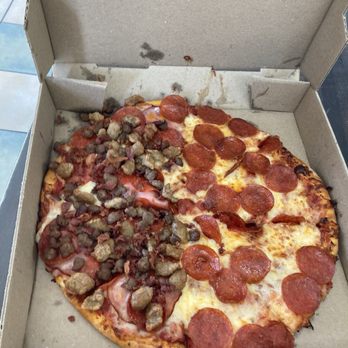 Garibaldi's Pizza - Half pepperoni, half meat lovers - Pizza Near Me - Memphis, Tennessee Garibaldi's Pizza - Half pepperoni, half meat lovers - Pizza Near Me - Memphis, Tennessee