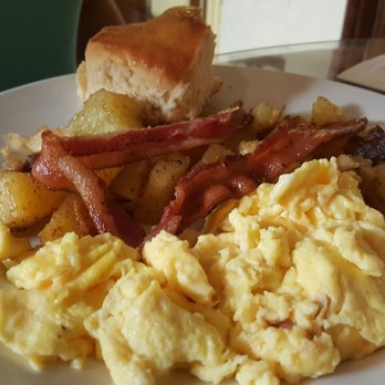 Mom's Restaurant - Breakfast & Brunch Near Me - Chico, California