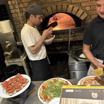 Come Prima - Pizza oven and all its greatness - Italian Near Me - Lisbon, 11 Come Prima - Pizza oven and all its greatness - Italian Near Me - Lisbon, 11