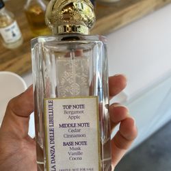 Scent Bar DTLA - Staff recommendation with Apple hints
