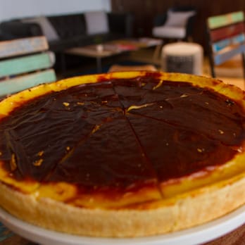 Mika Milan - Mika Milan cakes: Tarta de Flan - Cocktail Bars Near Me - Barcelona, B