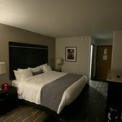 Ten Pin Inn & Suites