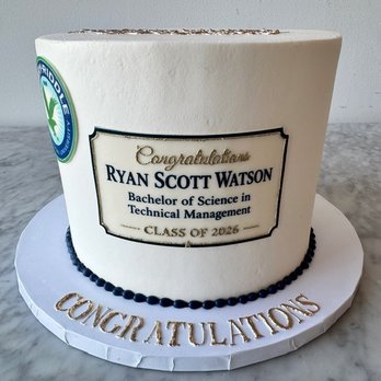 Celebrity Cake Studio - This is what they tried to give her. - Desserts Near Me - Tacoma, Washington