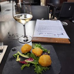 Alma Negra - Albarinho & Croquetas de Jamon Serano