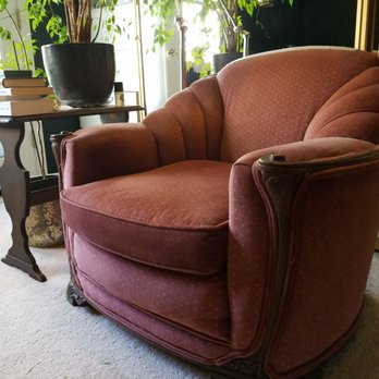 Adrian's Upholstery - The ugly chair in all of its aged glory. - Furniture Reupholstery Near Me - Hayward, California Adrian's Upholstery - The ugly chair in all of its aged glory. - Furniture Reupholstery Near Me - Hayward, California