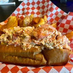 Pacific Boil & Lounge - Lobster Po'Boy and Cajun fries