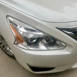 Headlight Assembly looks brand new! Headlight Assembly looks brand new!