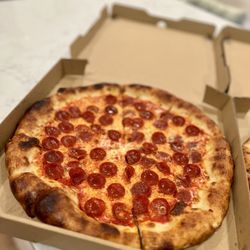 Pizza Rosalie - Delicious pepperoni pizza. The entire family, including our 2-year old son love the pizza from here!