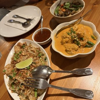 Green Elephant Restaurant - Shrimp Pad Thai, Basil Beef, Panang Chicken Curry - Burmese Near Me - Loomis, California Green Elephant Restaurant - Shrimp Pad Thai, Basil Beef, Panang Chicken Curry - Burmese Near Me - Loomis, California