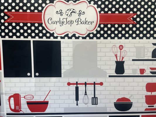 CurlyTop Baker by null