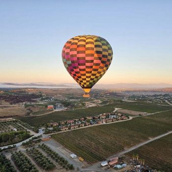 Grape Escape Balloon Adventures - Floating up and watching other hot air balloons - Tours Near Me - Temecula, California Grape Escape Balloon Adventures - Floating up and watching other hot air balloons - Tours Near Me - Temecula, California