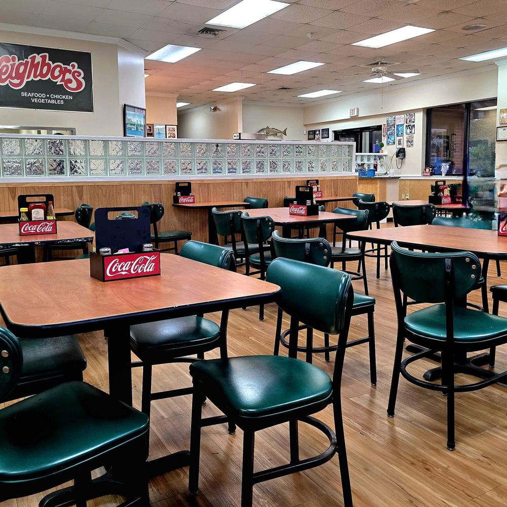 Neighbors - The interior of the restaurant - Seafood Near Me - Mobile, Alabama