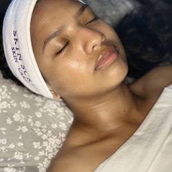 Esthielily Skincare - Glowing Facial