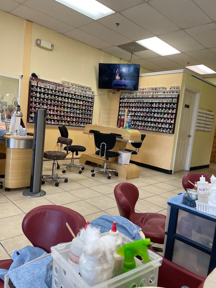 BELLA NAILS Updated July 2024 18 Reviews 7101 Forest Hill Ave