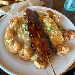 Shrimp and grits with pork belly Shrimp and grits with pork belly