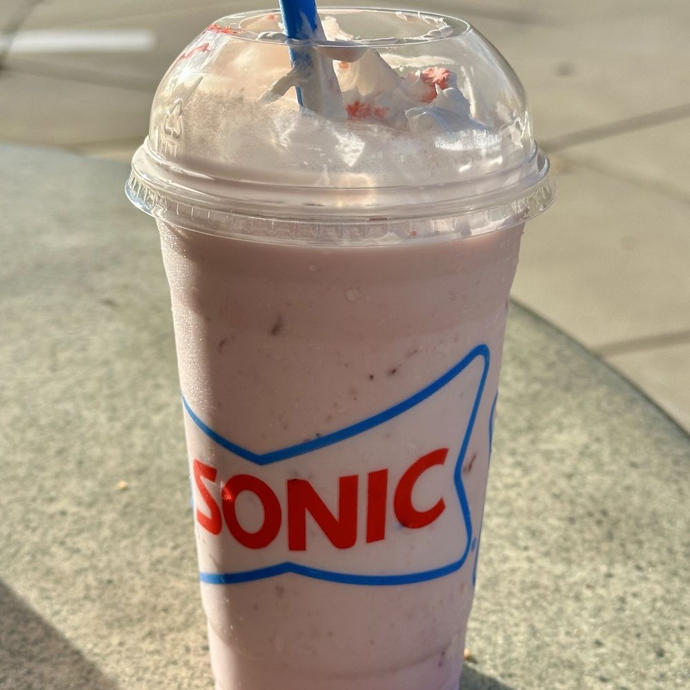 Medium Strawberry Shake Medium Strawberry Shake