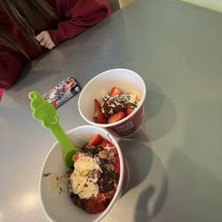 Menchie's Frozen Yogurt - Delicious tasty yummy amazing ice cream