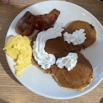 Broken Yolk Cafe - Breakfast & Brunch Near Me - Meridian, Idaho