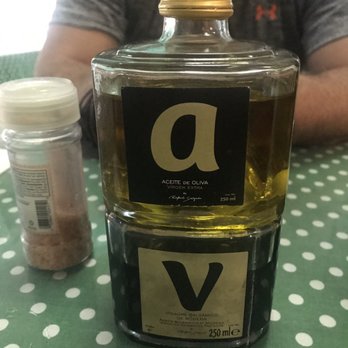 Tasca El Pescador - Nice olive oil and vinegar on each table - Seafood Near Me - San Juan, Puerto Rico Tasca El Pescador - Nice olive oil and vinegar on each table - Seafood Near Me - San Juan, Puerto Rico