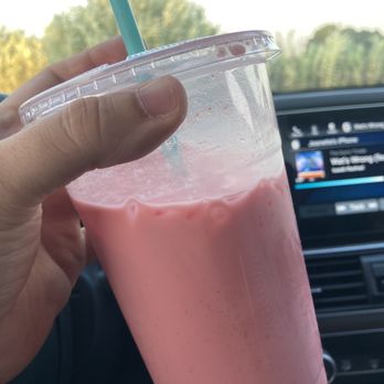 La Michoacana - a hand holding a plastic cup with a straw - Ice Cream & Frozen Yogurt Near Me - San Pedro, California