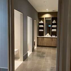 Loma de Vida Spa & Wellness - Shower Access, Towel Disposal, Fresh Towel Display, Wet Clothing Centrifuge