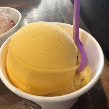 Colmelati - So refreshing Mango and Passion fruit underneath out of this world fresh tasting - Ice Cream & Frozen Yogurt Near Me - North Hollywood, California