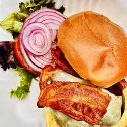 Twelves Grill & Cafe