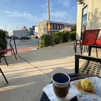 Brewer's Cafe - Socially distanced patio with sun/shade options - Coffee & Tea Near Me - Richmond, Virginia