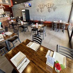 OM Thai Cuisine Camarillo - Indoor seating