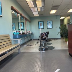 Cuts 2000 - Chairs on left side near waiting area.