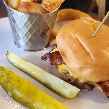 The Hen and the Hog - Bacon Avacado smash burger - Barbeque Near Me - Hollywood, Florida The Hen and the Hog - Bacon Avacado smash burger - Barbeque Near Me - Hollywood, Florida