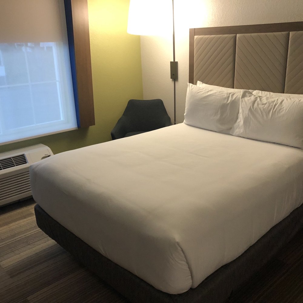 Holiday Inn Express Wells-Ogunquit-Kennebunk - Hotel room - Hotels Near Me - Wells, Maine Holiday Inn Express Wells-Ogunquit-Kennebunk - Hotel room - Hotels Near Me - Wells, Maine