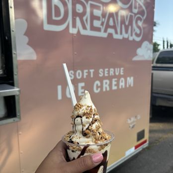 Scoop Dreams - Vanilla ice cream with hot fudge and chopped nuts - Ice Cream & Frozen Yogurt Near Me Scoop Dreams - Vanilla ice cream with hot fudge and chopped nuts - Ice Cream & Frozen Yogurt Near Me
