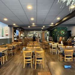 O2 Eatery - Indoor seating