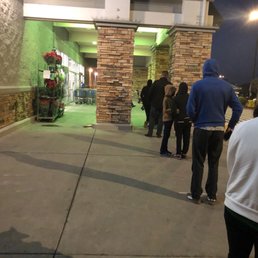 Huge line to get in. Yikes.