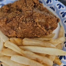 Fried chicken breast & fries Fried chicken breast & fries