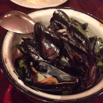 Sensi Bistro - Mussels were delicious. We dipped out bread in the left over sauce. - Tapas/Small Plates Near Me - Barcelona, B