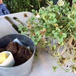 Oliva, Restaurant - To slags  brød med god smag