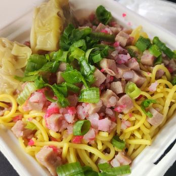 Snack Tank Hawaii - Fried Noodles & Pork Hash ($7) - Food Trucks Near Me - Kapolei, Hawaii