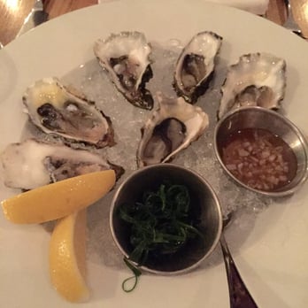 Marlowe - Half dozen oysters...fresh...u know what they say if u eat oysters on an empty stomach  #itsnotwhatyouthink haha - Diners Near Me - San Francisco, California