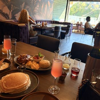 Brunch & Sip - Breakfast & Brunch Near Me - Los Angeles, California