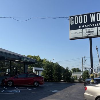 Retrograde Coffee - Pretty tight parking lot - Coffee & Tea Near Me - Nashville, Tennessee Retrograde Coffee - Pretty tight parking lot - Coffee & Tea Near Me - Nashville, Tennessee