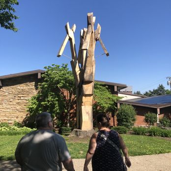 Ernest Warther Museum & Gardens - Tree turned into wooden pliers out front - Museums Near Me - Dover, Ohio