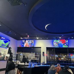 7 screens to watch sports, car racing 7 screens to watch sports, car racing