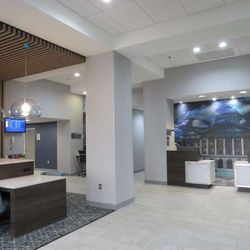 Holiday Inn Express Wilkes-Barre/Scranton - Best Western Plus Wilkes Barre-Scranton Airport Hotel
