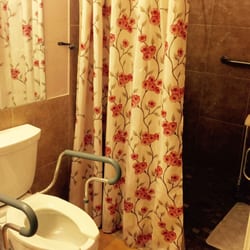 Hillcrest Assisted Living Facility - Walk in shower