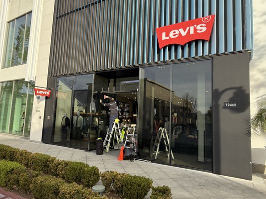 Commercial Window Tinting - We service all over Los Angeles, Orange County and San Bernardino and surrounding citys in Southern California. Call now for a free quote Commercial Window Tinting - We service all over Los Angeles, Orange County and San Bernardino and surrounding citys in Southern California. Call now for a free quote