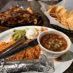 Fresh Agave Mexican Bar & Grill - Fajitas with meat and seafood - highly recommended