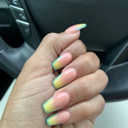 Yellow and nude ombré with teal outline
