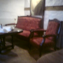 Café Schwein - Bequeme Sitzecke.
